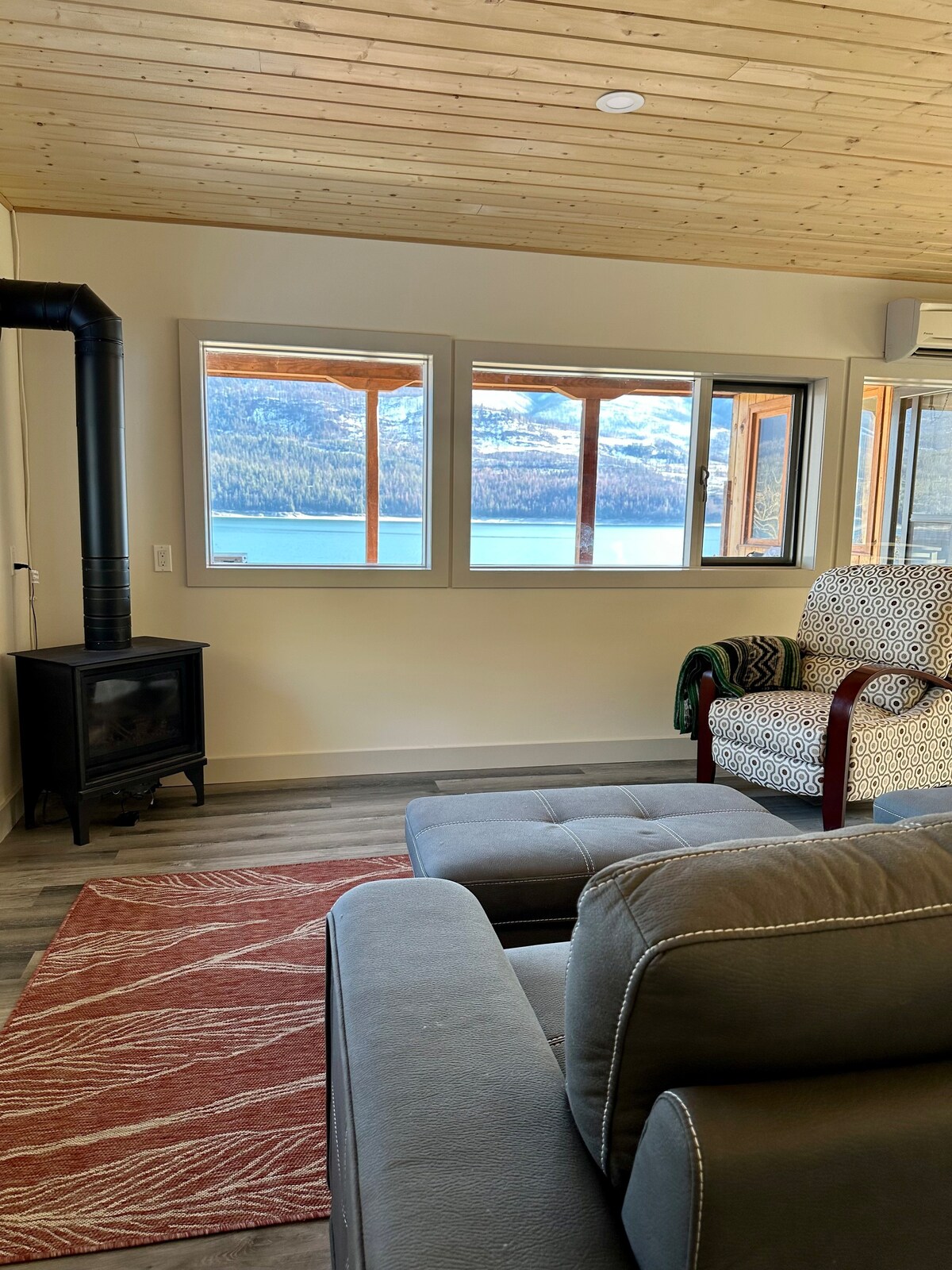 Arrow Lake Guest Suite