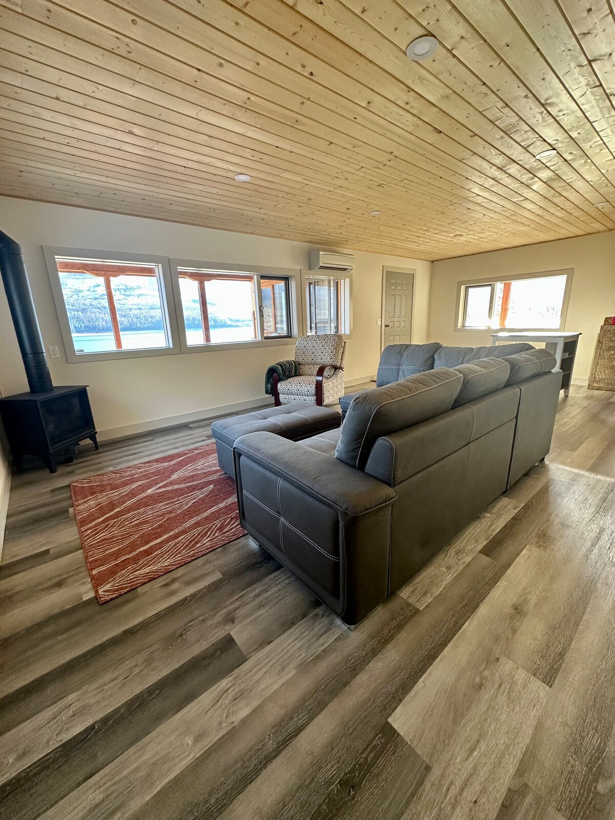 Arrow Lake Guest Suite