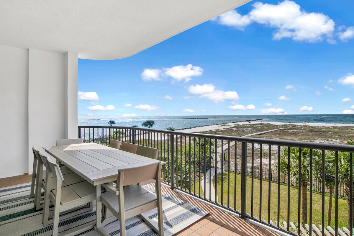 Beachfront 4BD/4.5BA condo with panoramic views!