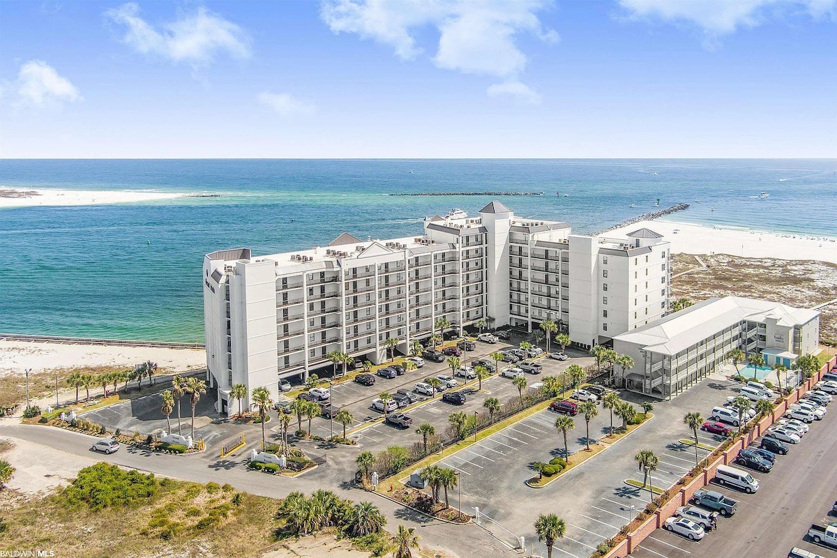 Beachfront 4BD/4.5BA condo with panoramic views!