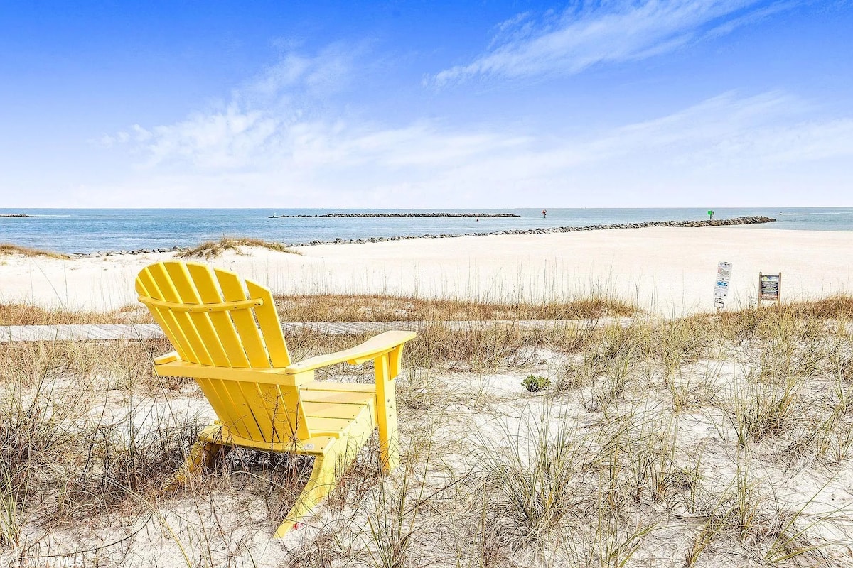 Beachfront 4BD/4.5BA condo with panoramic views!