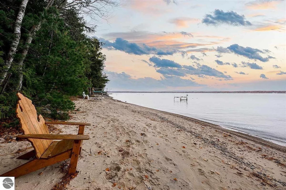 East Bay Beach House Near GLEF, TC and Elk Rapids!