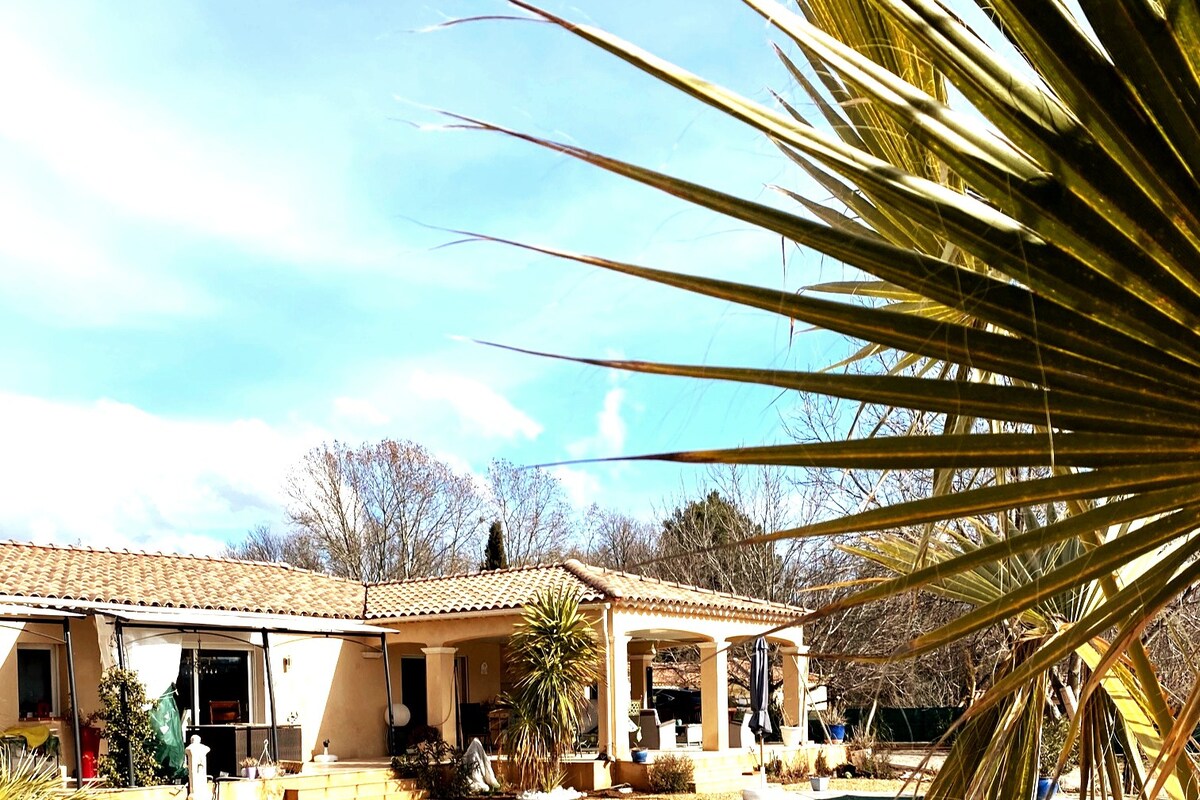 Charmante villa provençale, avec piscine.