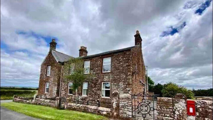 Old School House-Large home with Hot tub!