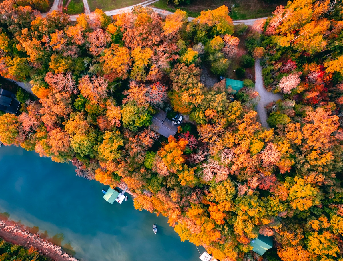 River / Lake House at Rock Island, TN