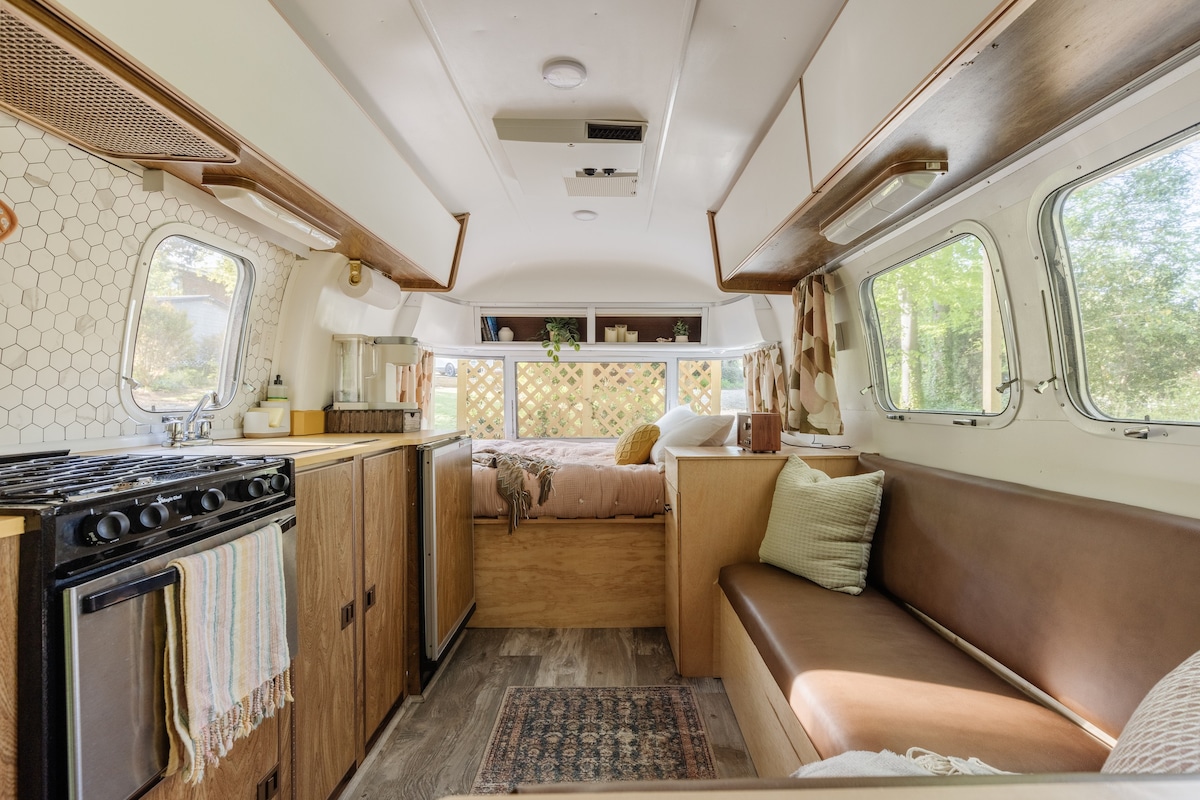 Cozy clean Airstream glamping near downtown