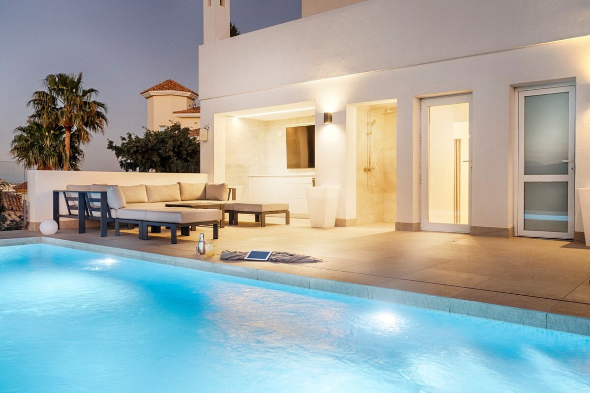 6 Bedroom luxury villa with infinity heated pool