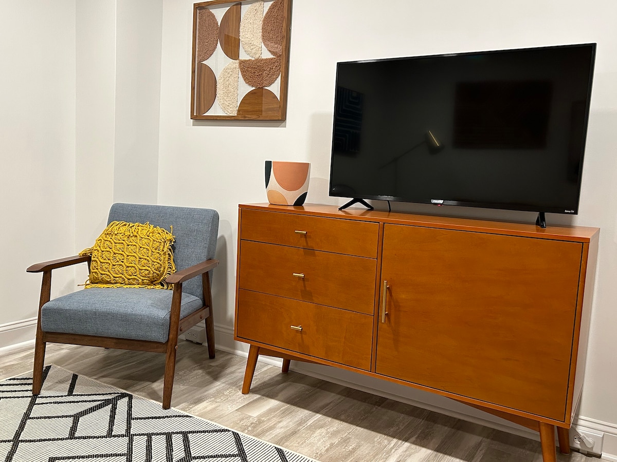 Vintage Modern Rowhome – So Close to Everything!