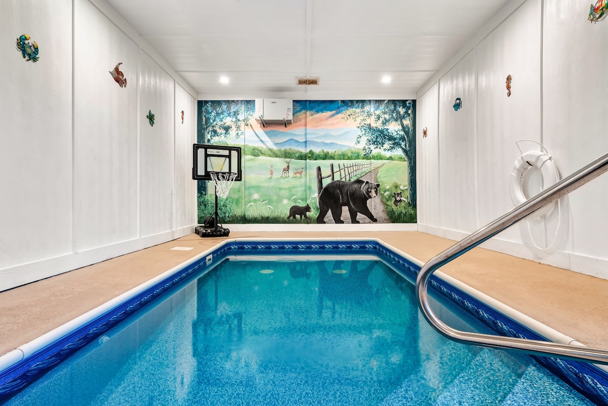 Pet Friendly! Private Pool, Mini Golf, Views!