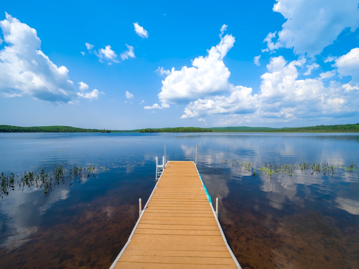 Forest Lake Getaway