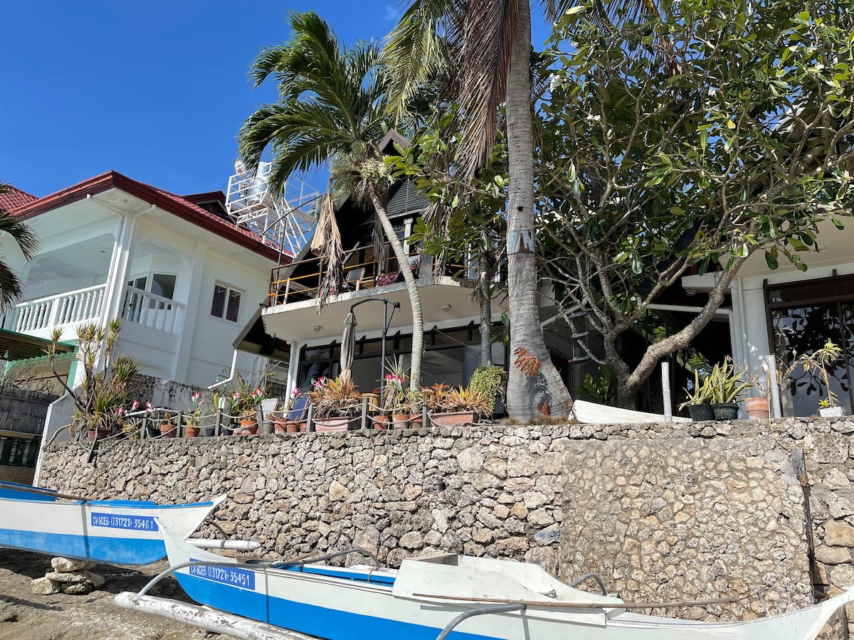Beachfront Villa in Panagsama