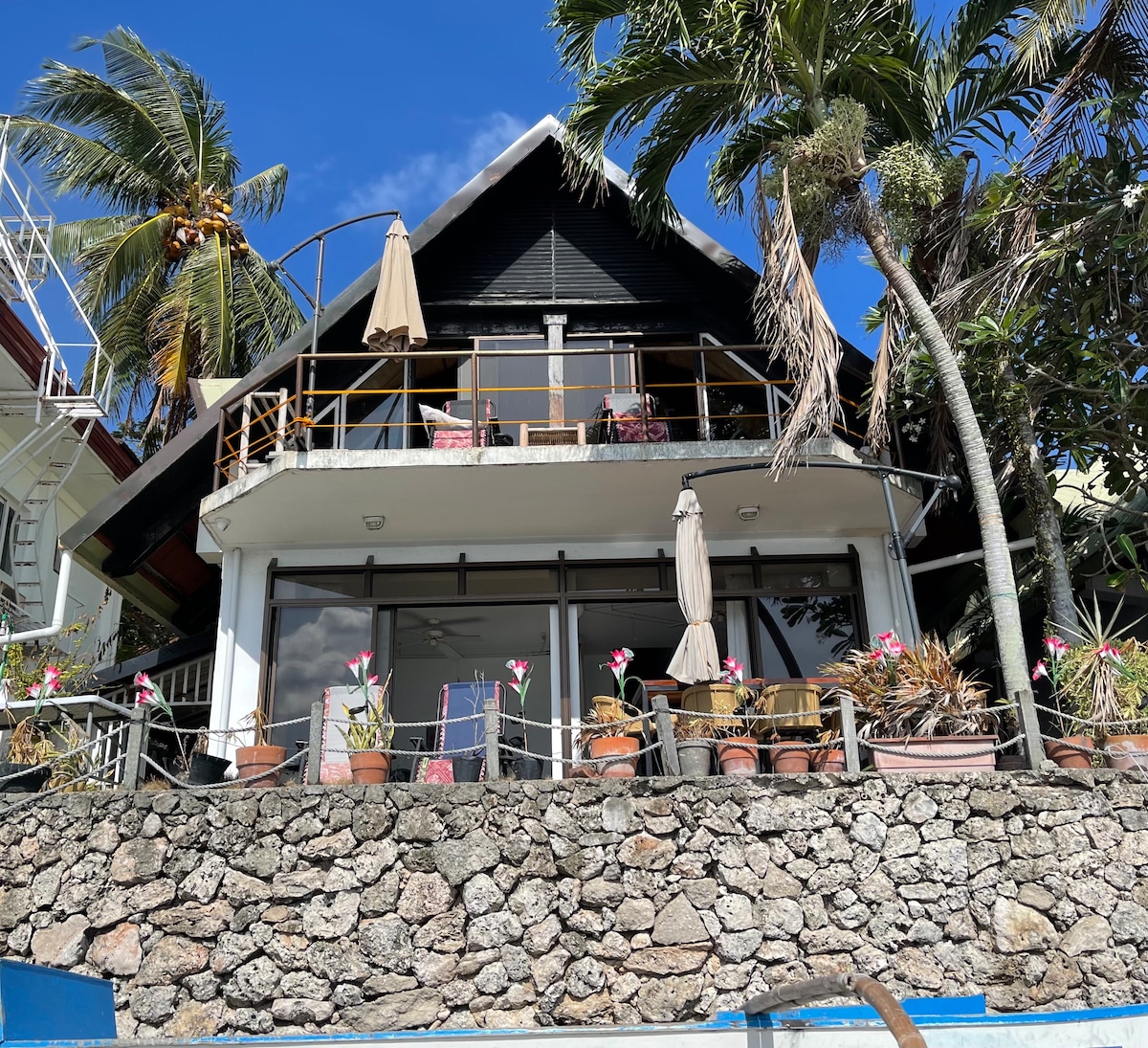 Beachfront Villa in Panagsama