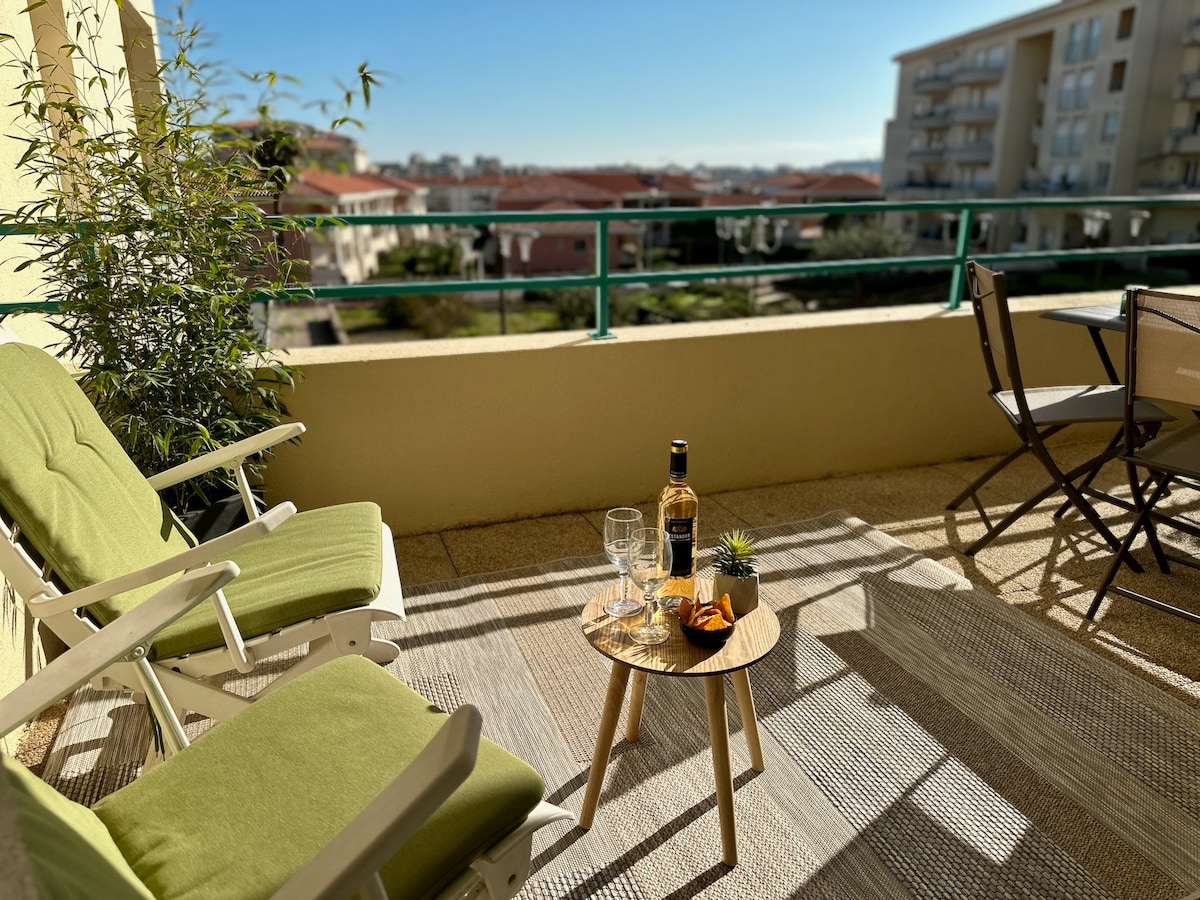 2 P terrasse piscine 50 m des plages climatisation