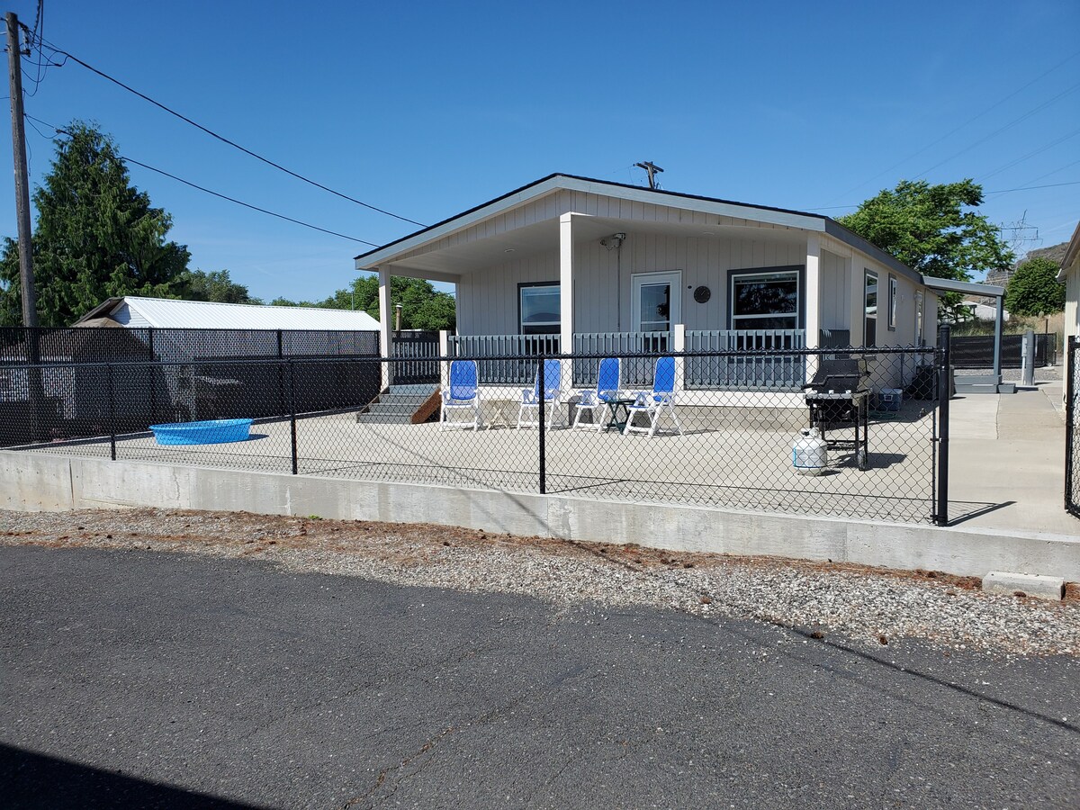 Grand Coulee Lake Roosevelt View Retreat