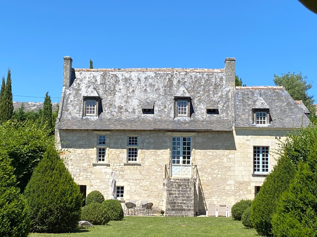 Manoir dans un écrin de verdure - Châteaux &Vignes