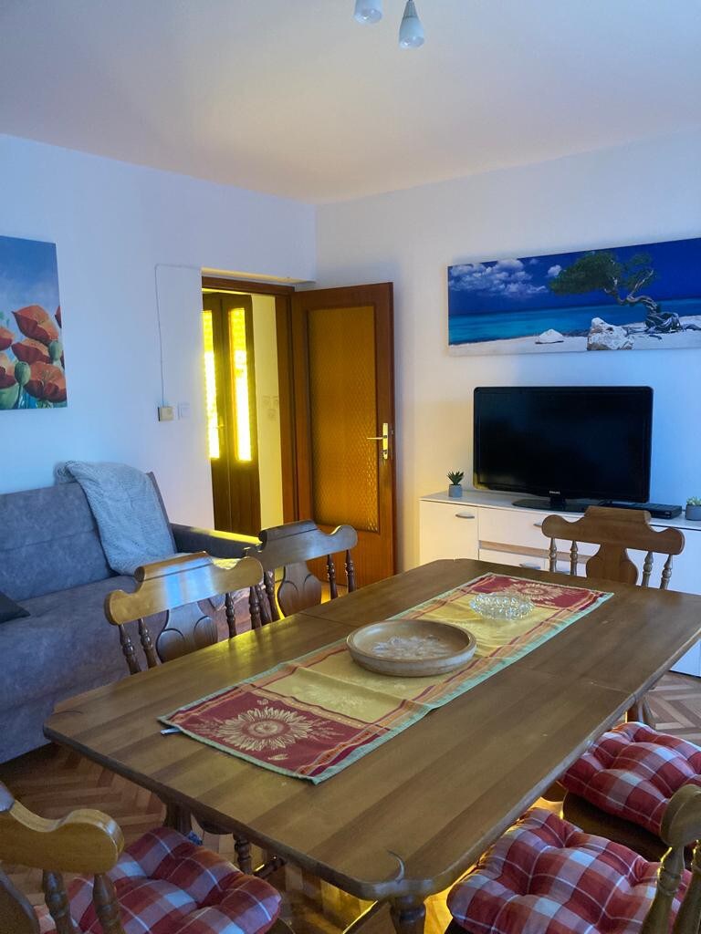 Lovely furbished apartment near the sea