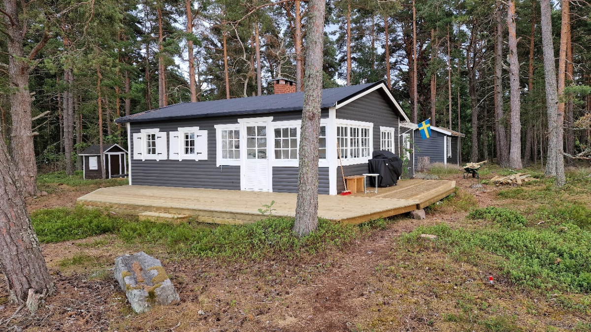 Cozy cottage on island in Vänern