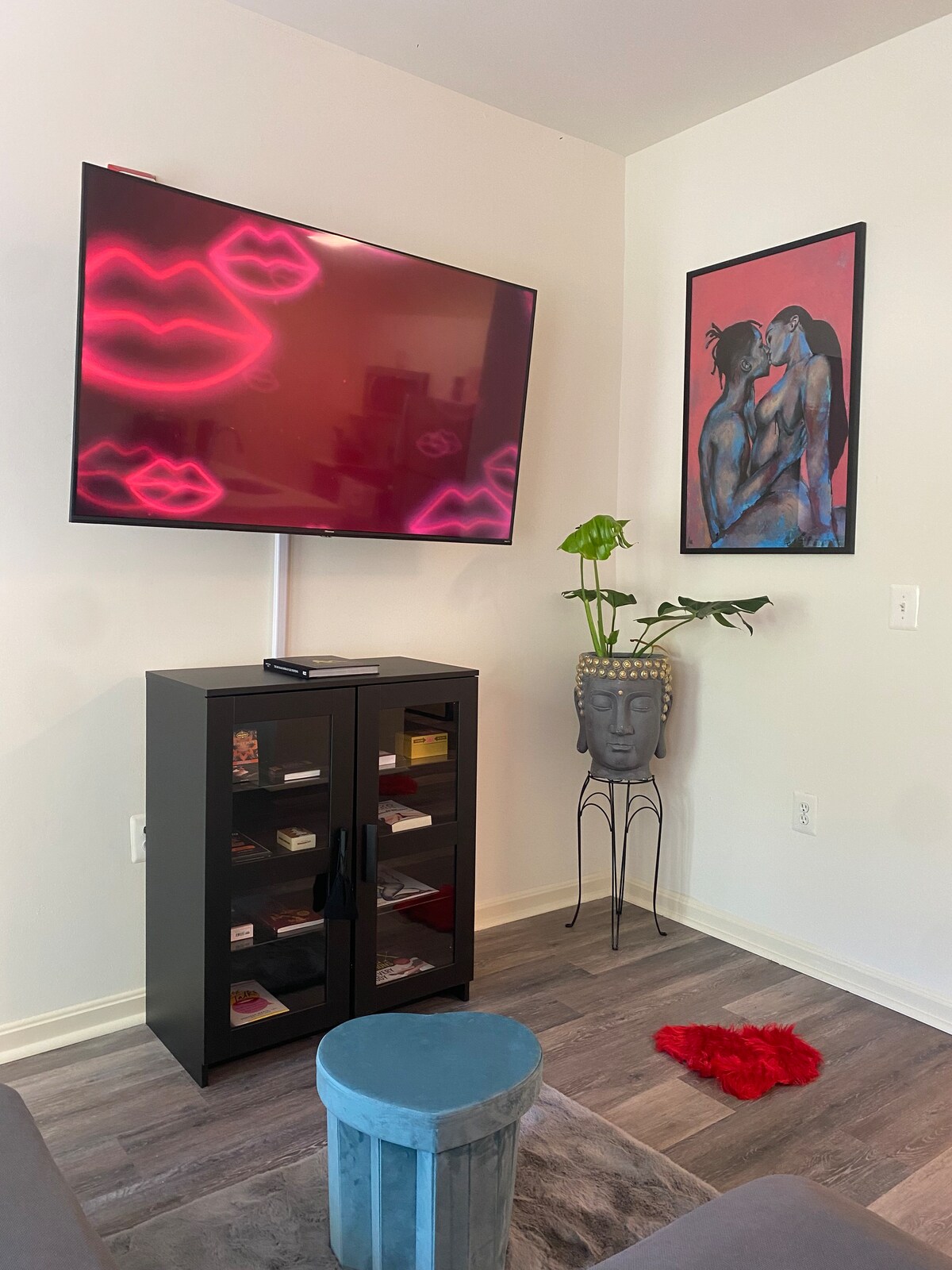 (Great Location) Intimate Condo mins from WashDC