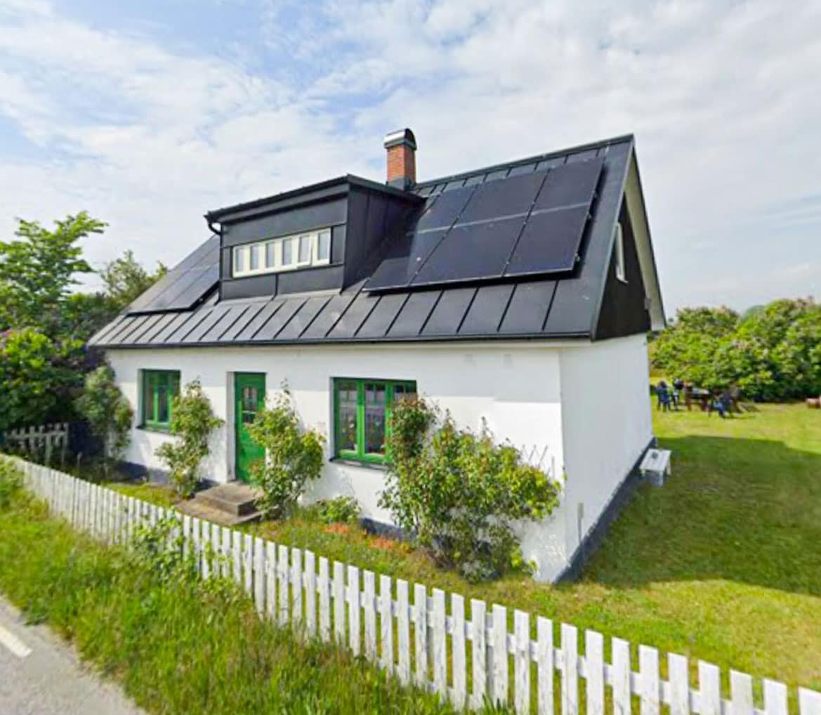 Sommarhus med egen trädgård i Smygehamn