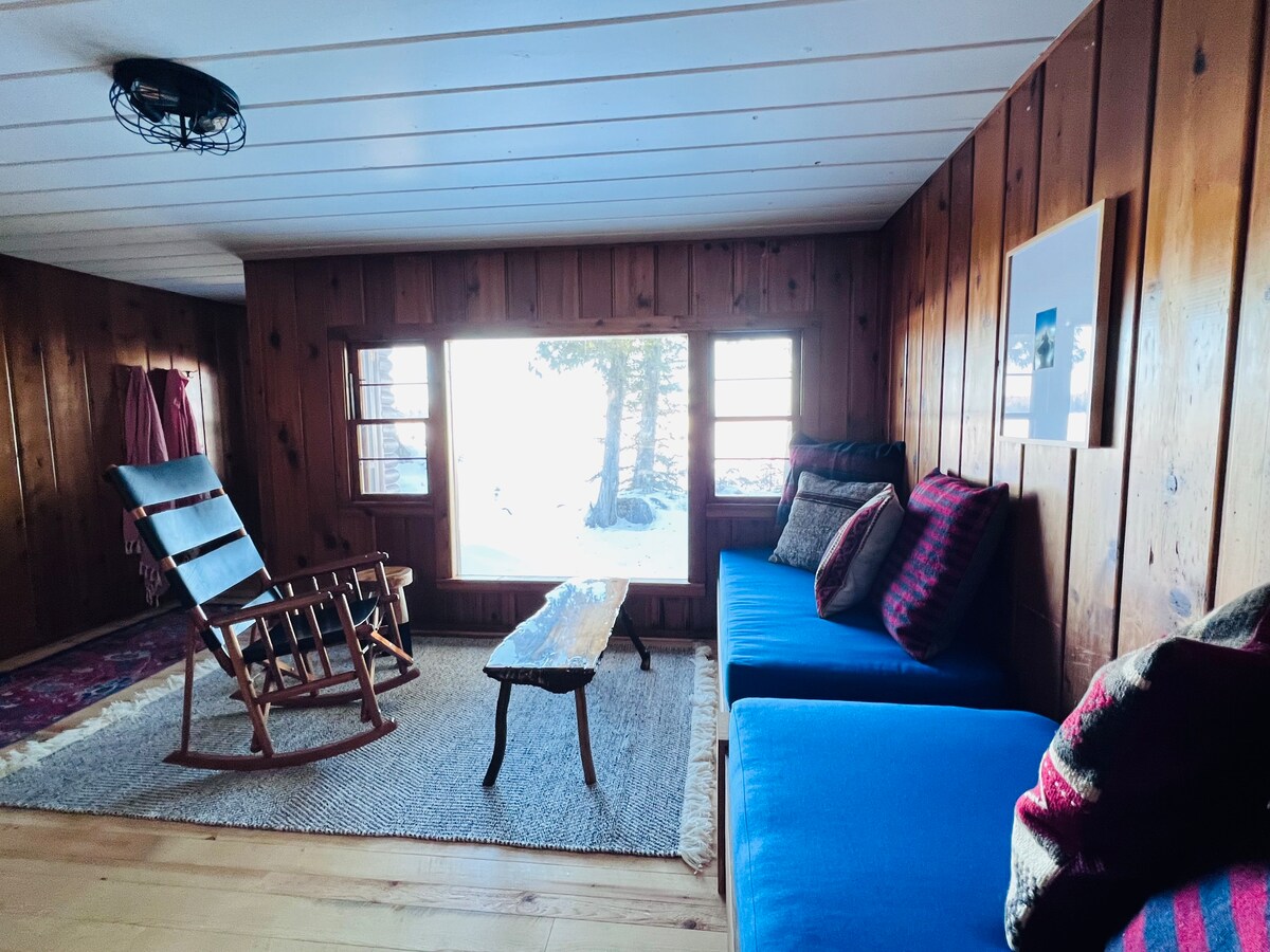 3 bedroom Lake Cabin at Kona Kona Resort