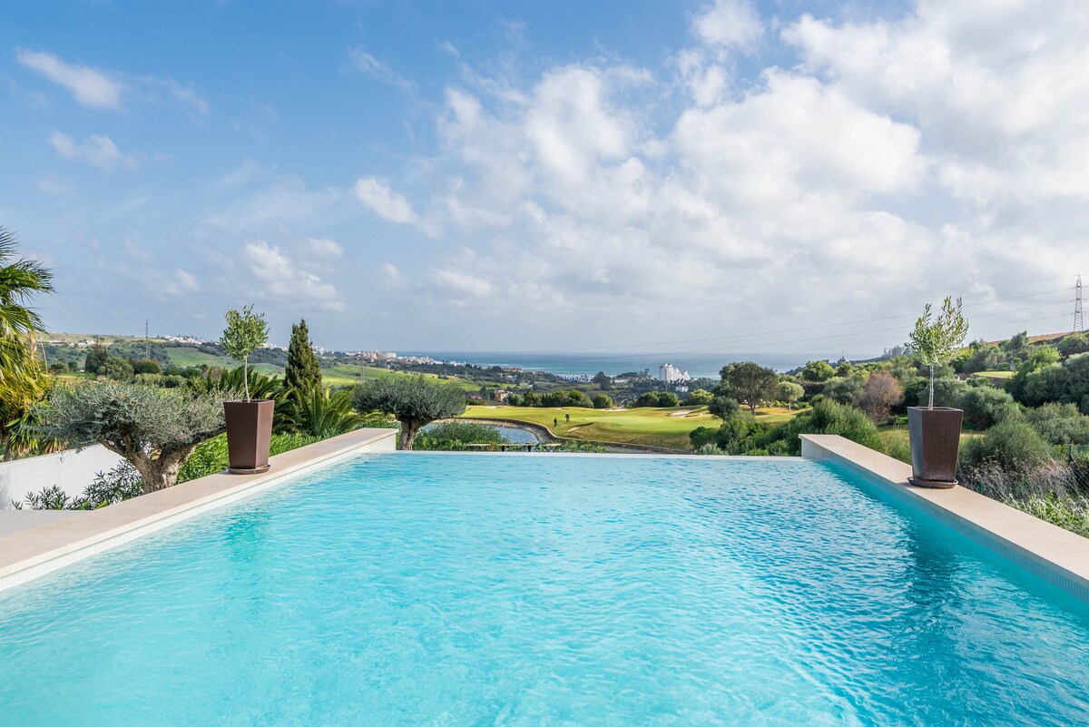 4 BDRM Luxury Villa w Pool and Stunning SEA VIEWS