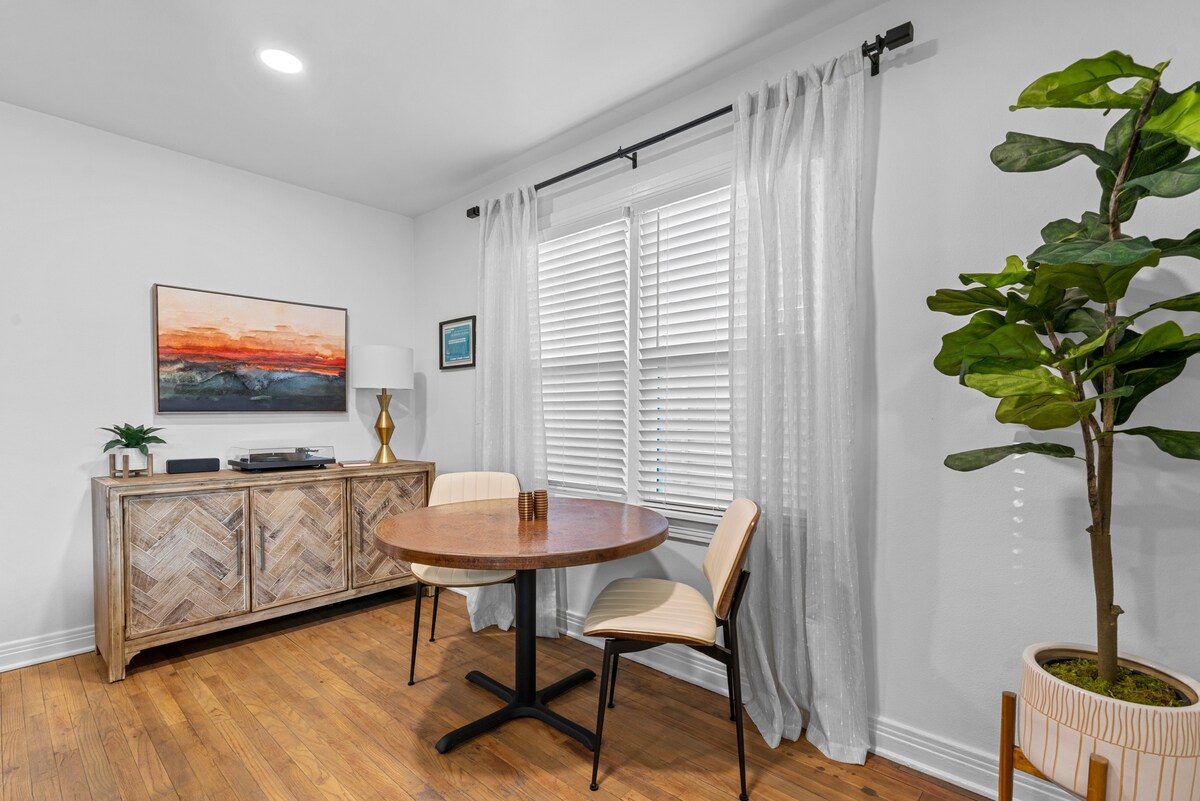 Mid-City Bungalow | Pet Friendly