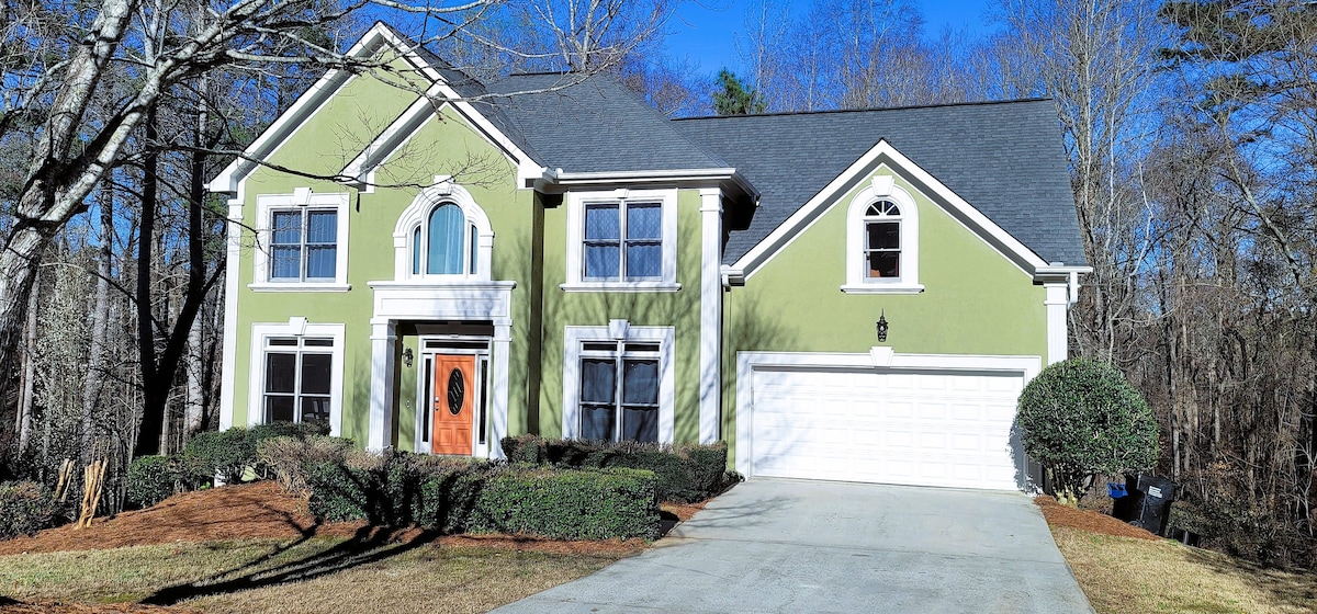 Luxury Retreat Minutes to Mall of GA & Lake Lanier