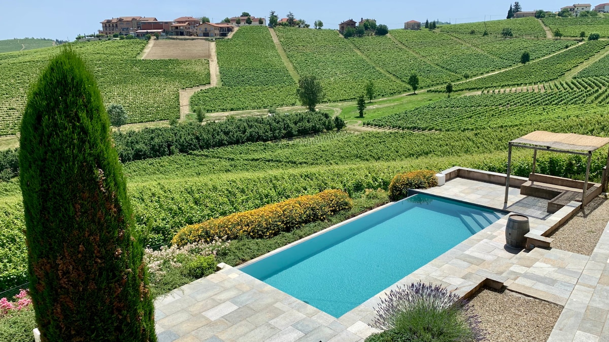 Villa Tinella - amazing vineyard views in Piemonte