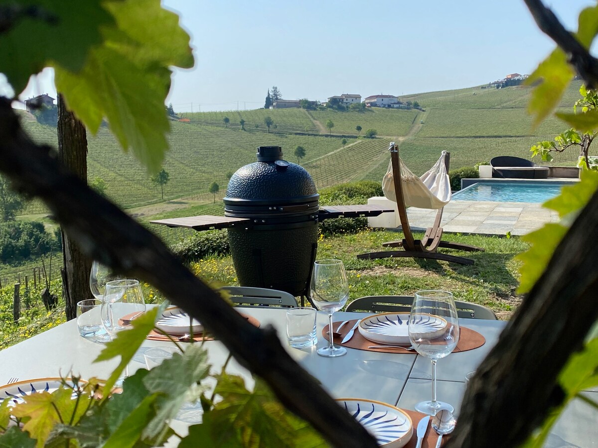 Villa Tinella - amazing vineyard views in Piemonte