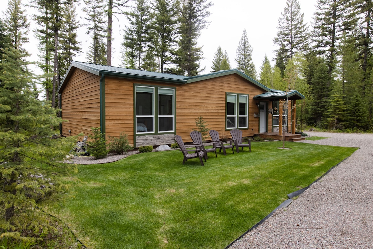 Black Bear Cabin. Glacier Park just minutes away!