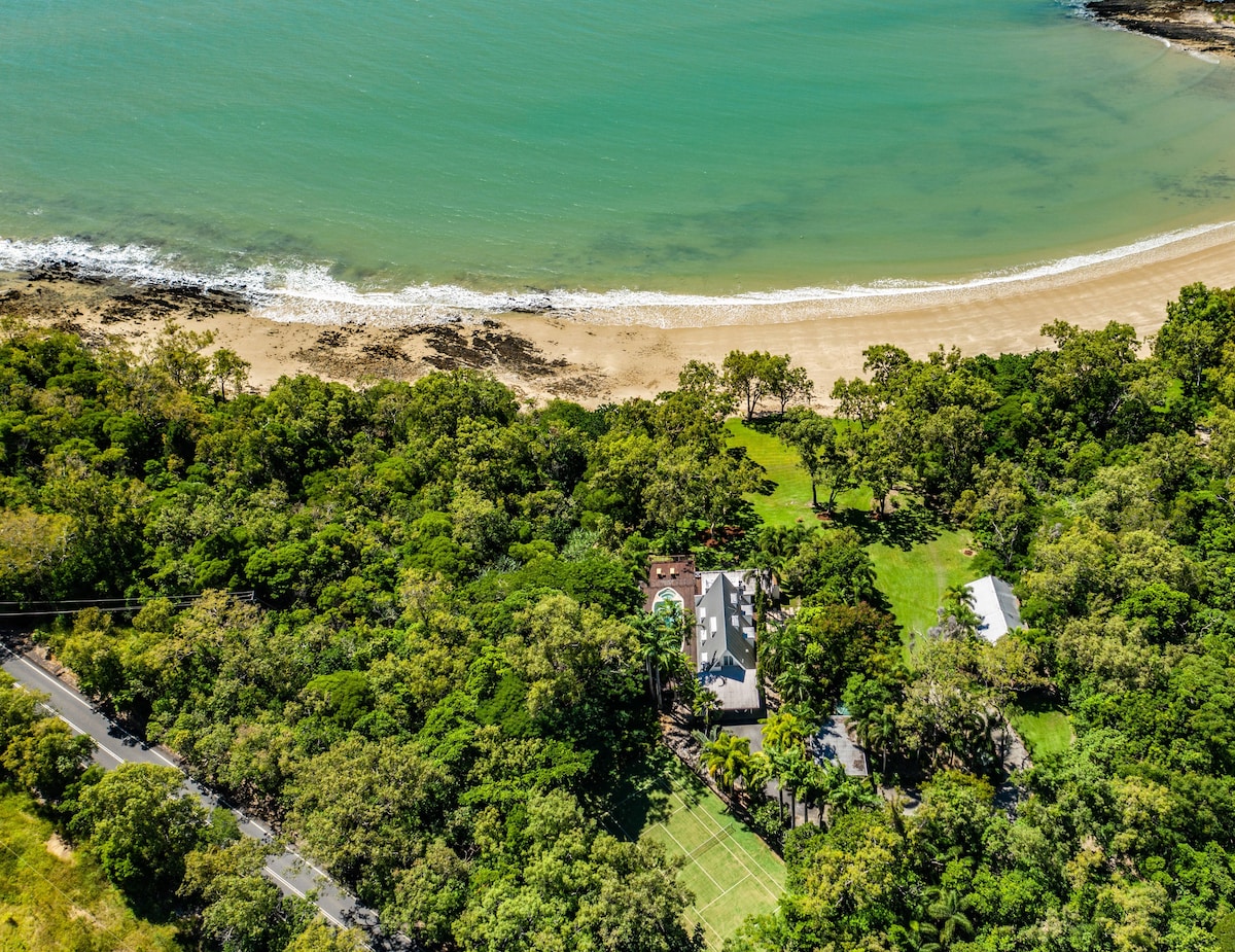'Cottonwood Estate' - Unique beachfront property