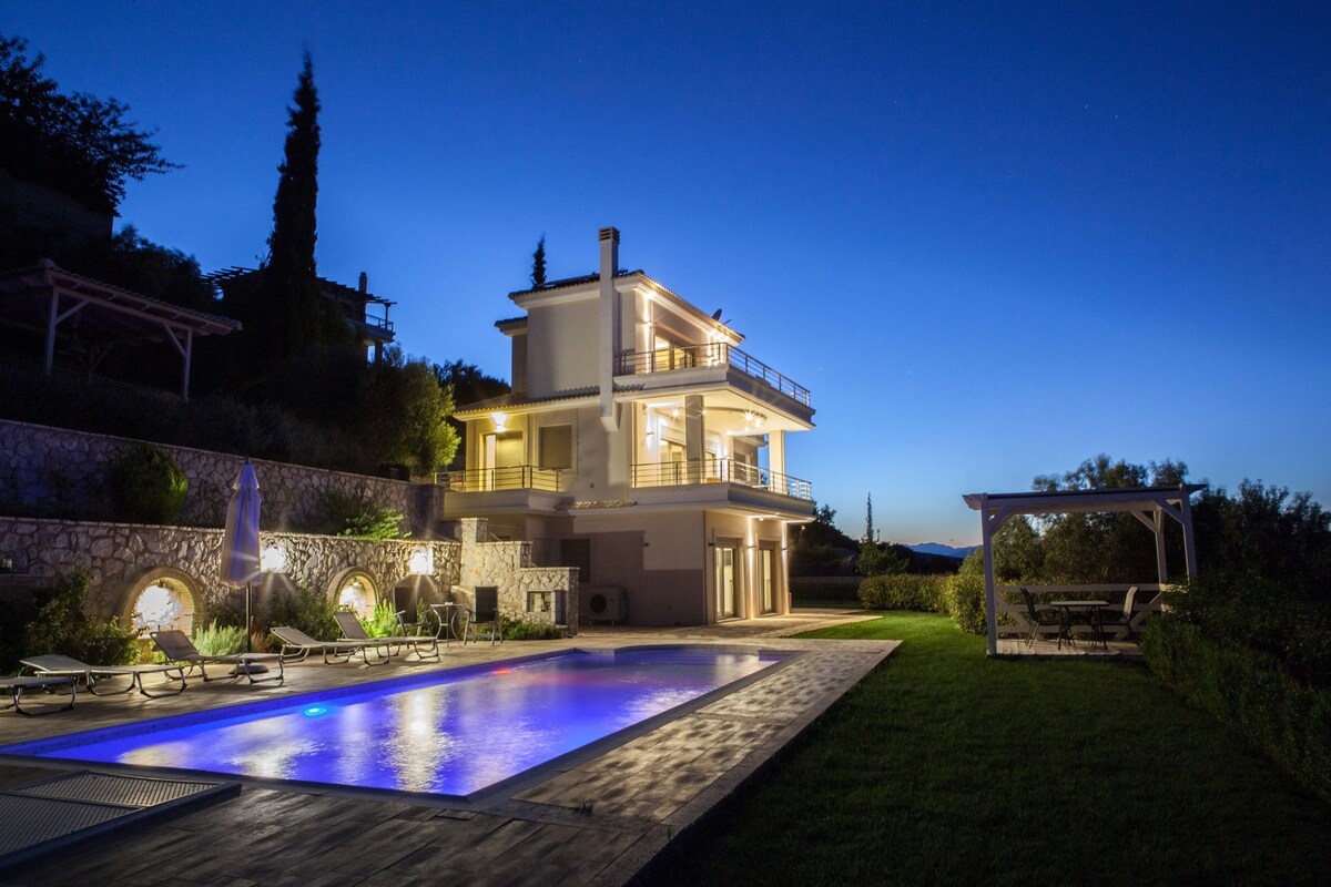 Beautiful Villa, large pool & breathtaking views