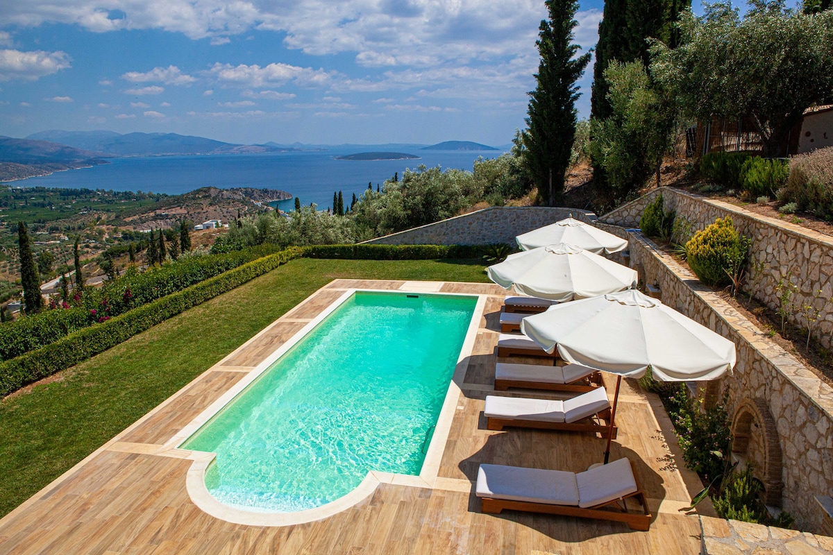 Beautiful Villa, large pool & breathtaking views