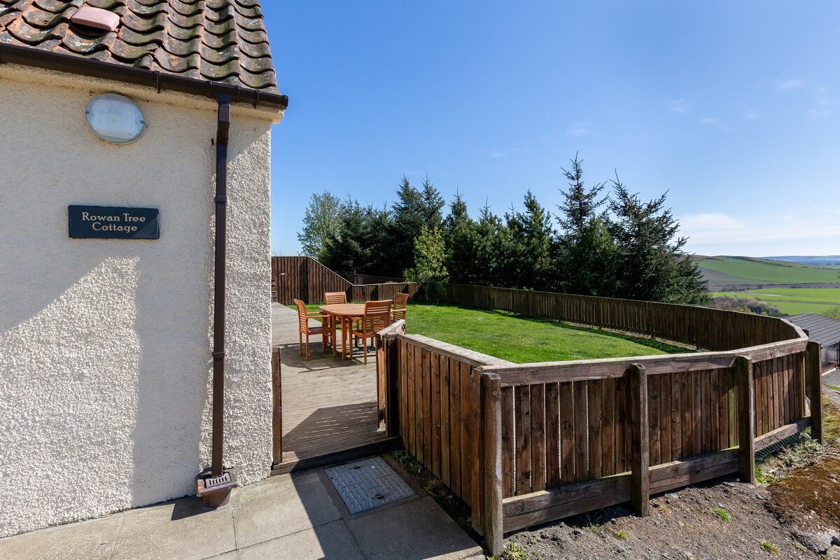 Rowan Tree Cottage with Hot Tub