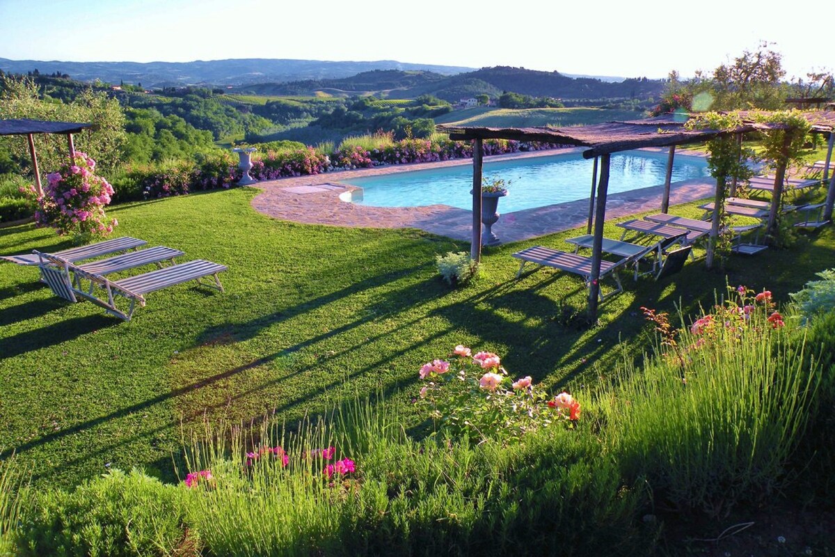 Suite Roseto - Apt with shared pool near Certaldo