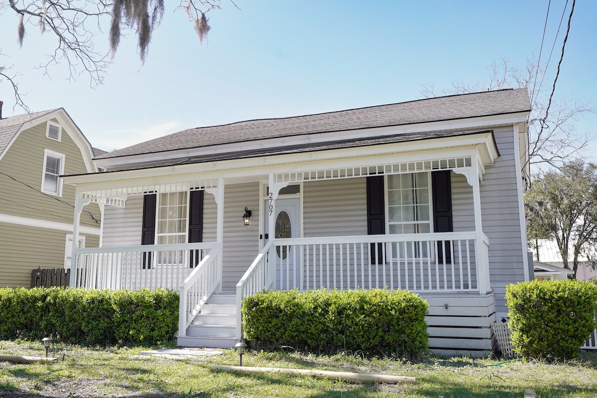 Charming Home w/King Bed Between Downtown & Beach