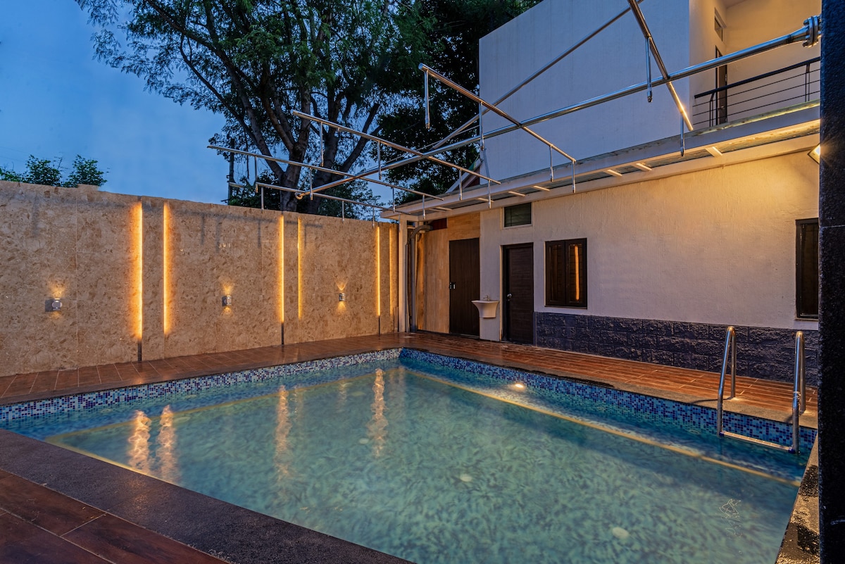 Quad Studio W Balcony, Bathtub & Plunge Pool