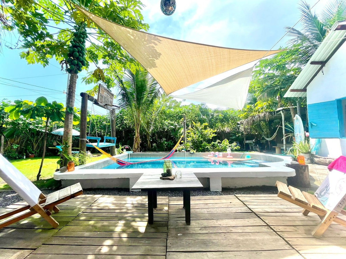 *Steps to Beach* SunRider Poolside Rm w/shared BA