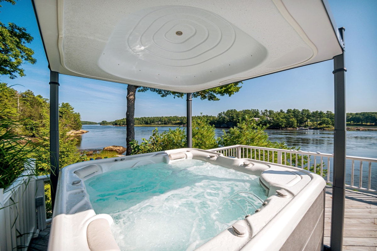 Luxury Waterfront Private Property with Hot Tub