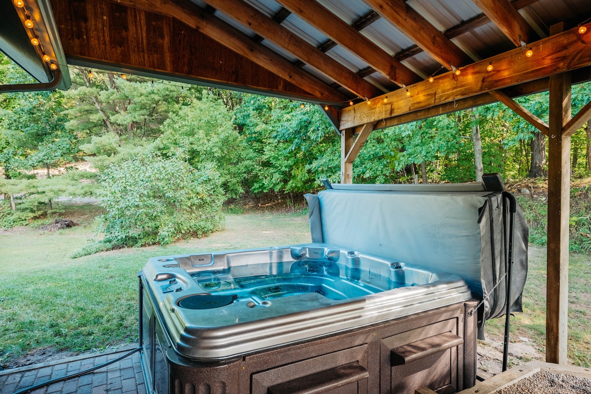 Wine Country Cabin with Hot Tub