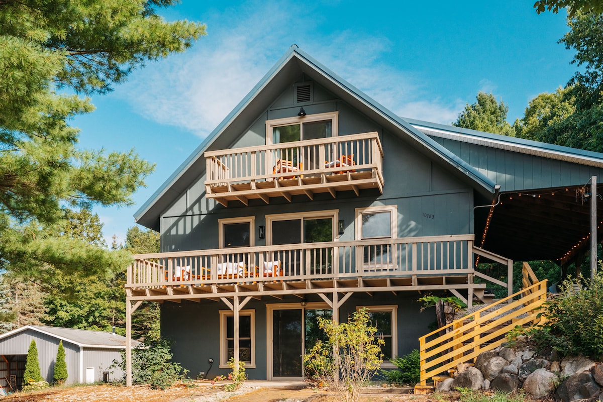 Wine Country Cabin with Hot Tub