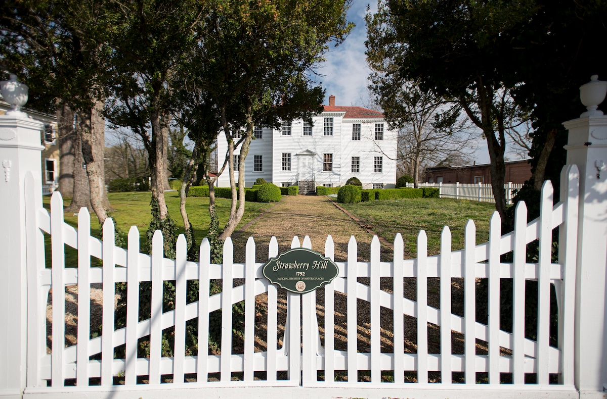 Haxall Suite - Strawberry Hill Petersburg