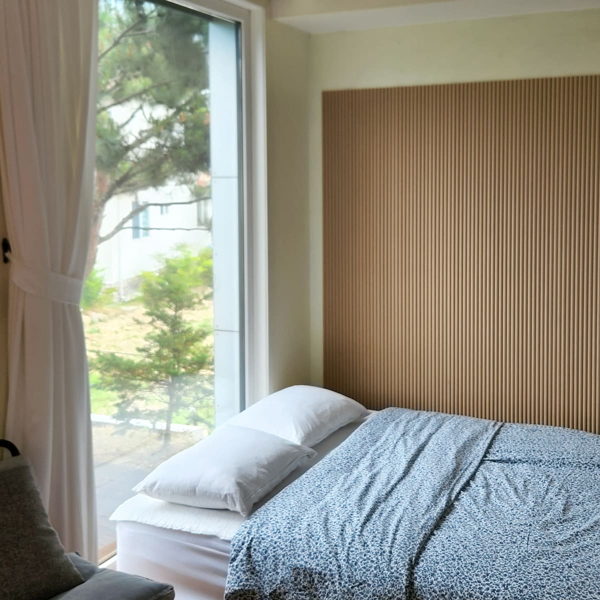 智能屋，一对情侣的房间，靠近京州布尔古