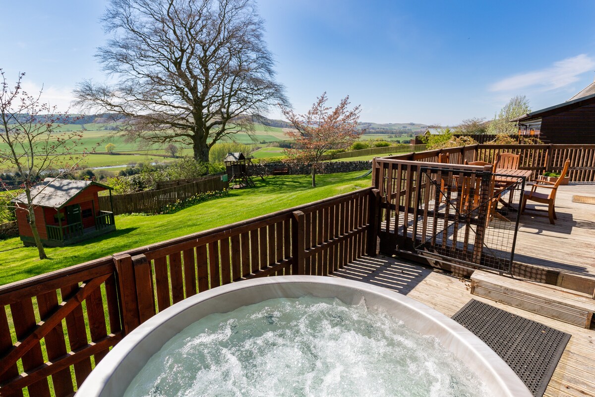 Douglas Fir Lodge with Hot Tub