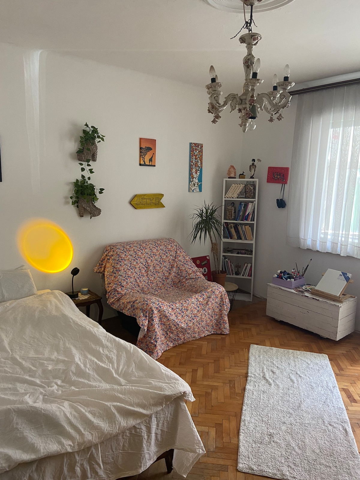 Room in an apartment in the city center