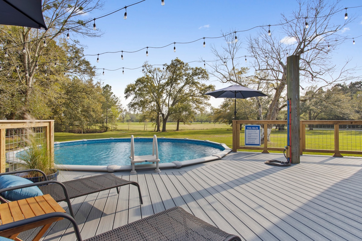 Waterfront Paradise with a Heated Pool & Fire Pit!