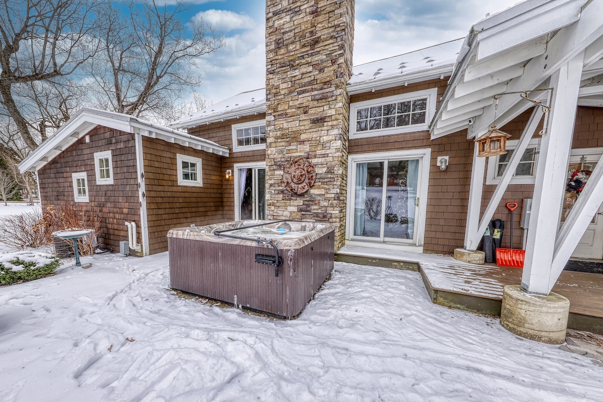 Ellicottville Modern Chalet with HOT TUB