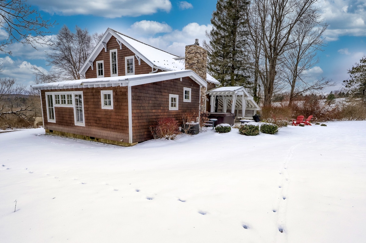 Ellicottville Modern Chalet with HOT TUB