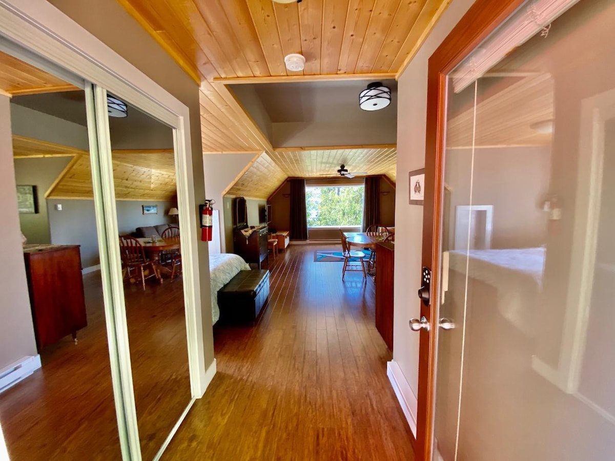 Arrow Lake Escape Studio Suite