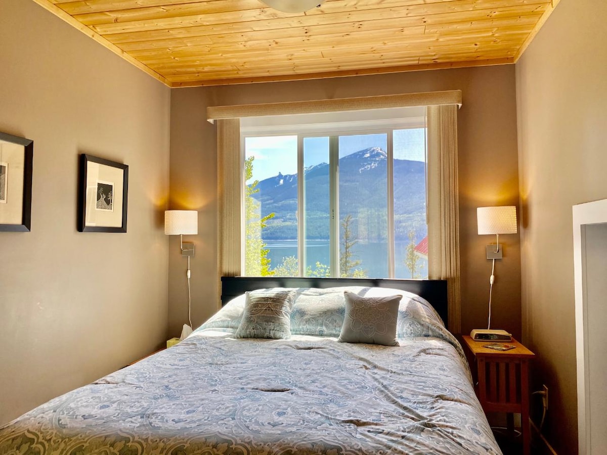 Arrow Lake Escape Studio Suite